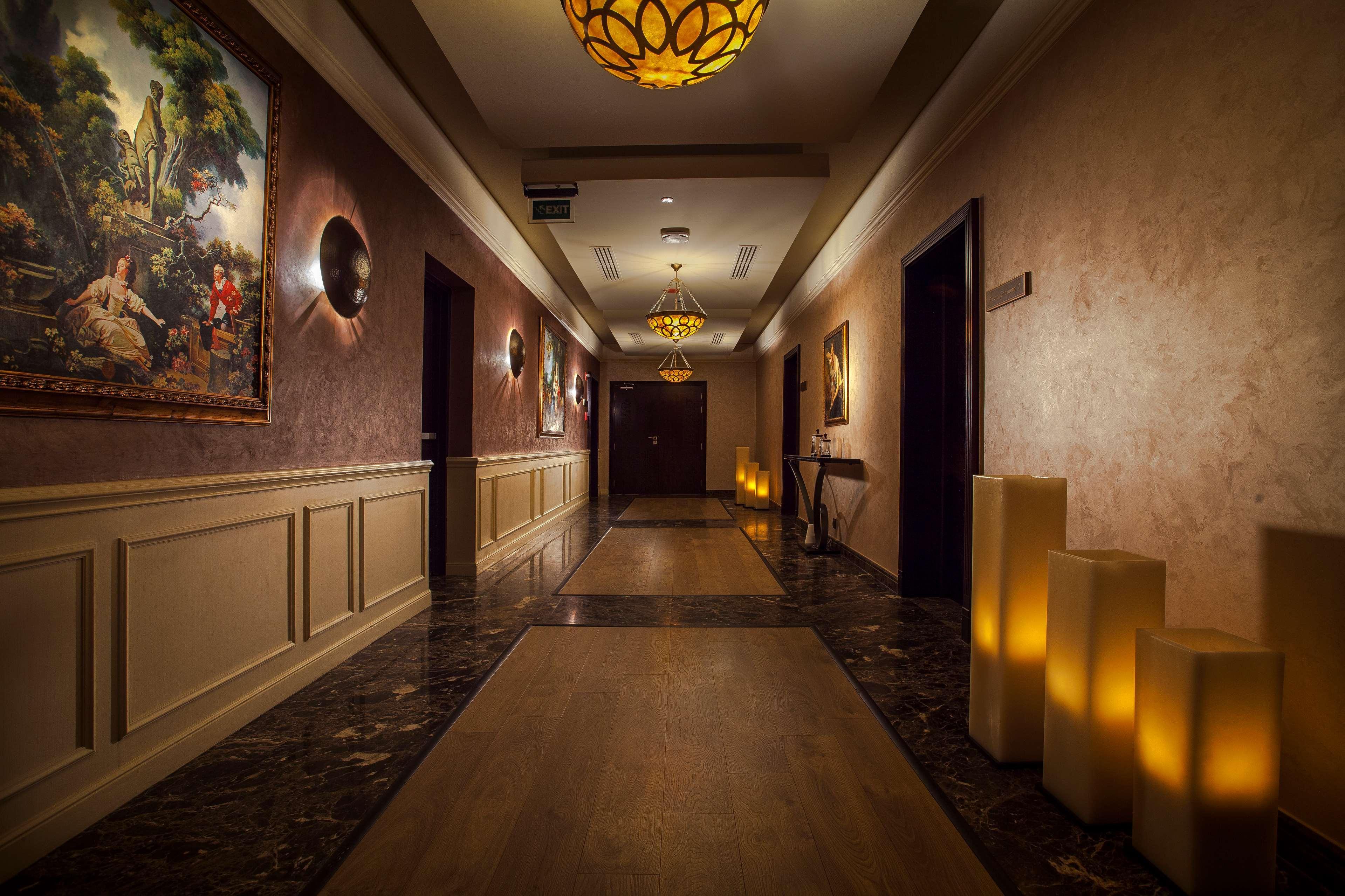 Royal Maxim Palace Kempinski קהיר מראה חיצוני תמונה A corridor at the hotel