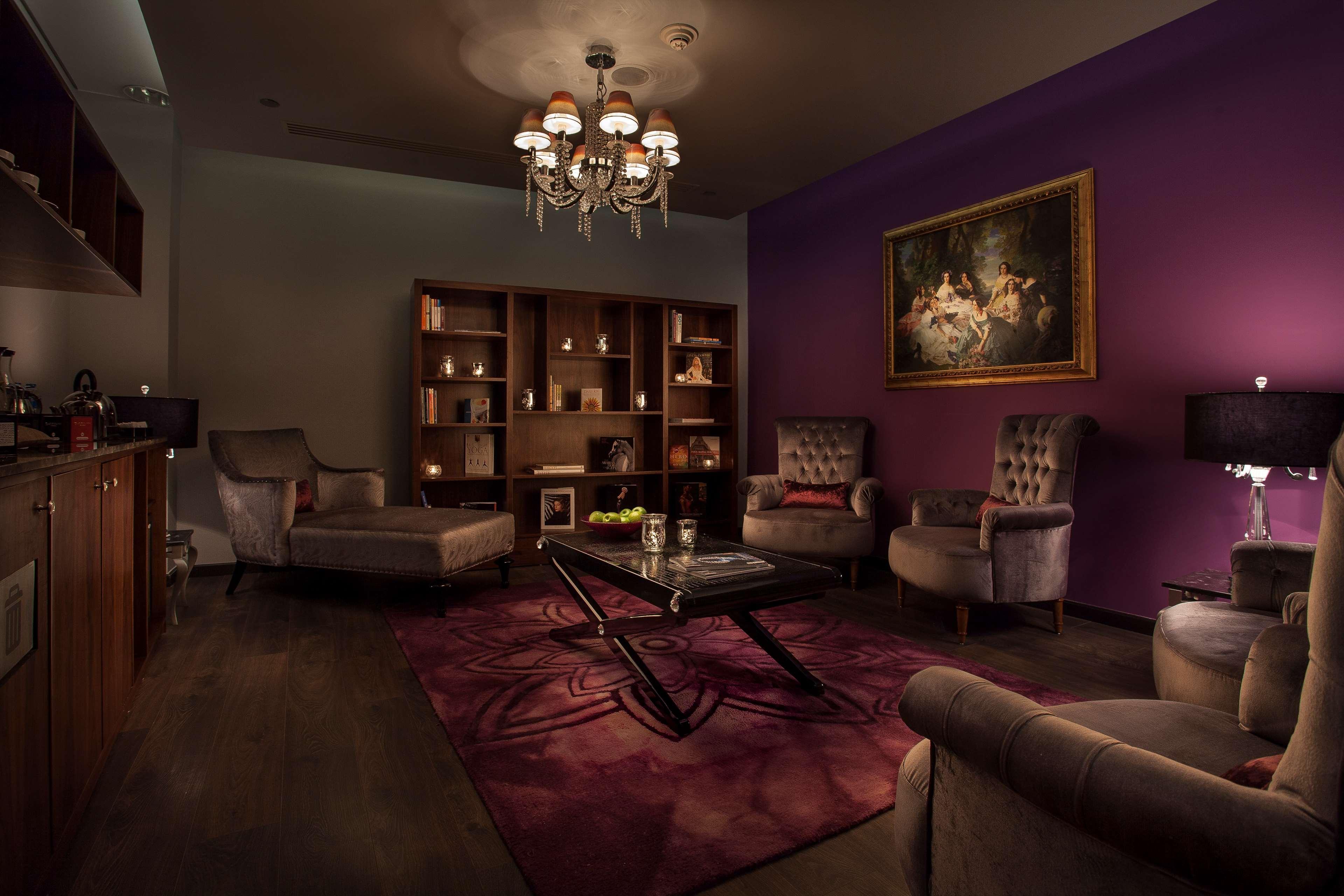 Royal Maxim Palace Kempinski קהיר מראה חיצוני תמונה The interior of the 2012-built, 10-room, 10,000-square-foot (930 m2) spa at The Ritz-Carlton, Boston