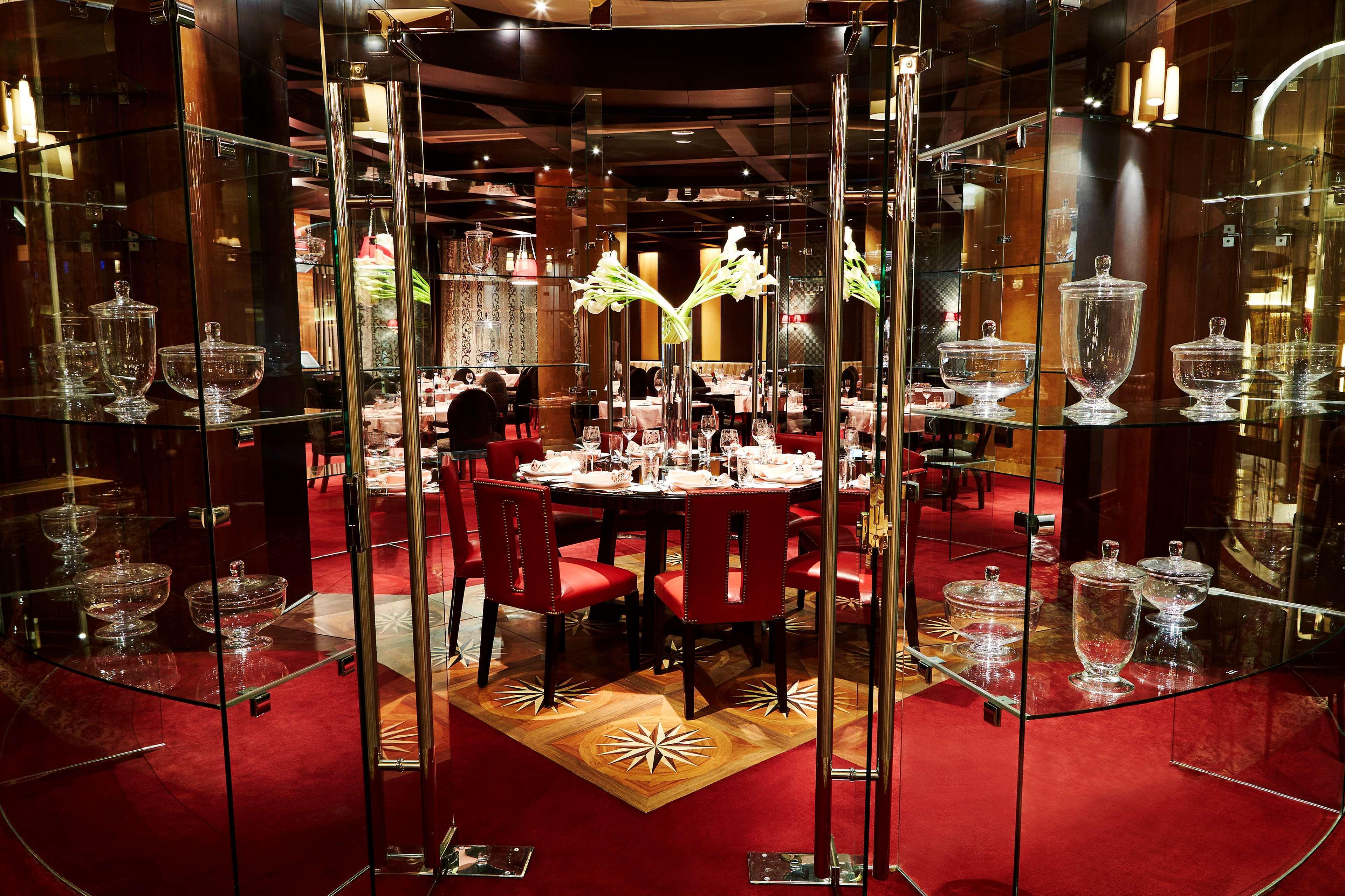 Royal Maxim Palace Kempinski קהיר מראה חיצוני תמונה The interior of the Baccarat Hotel