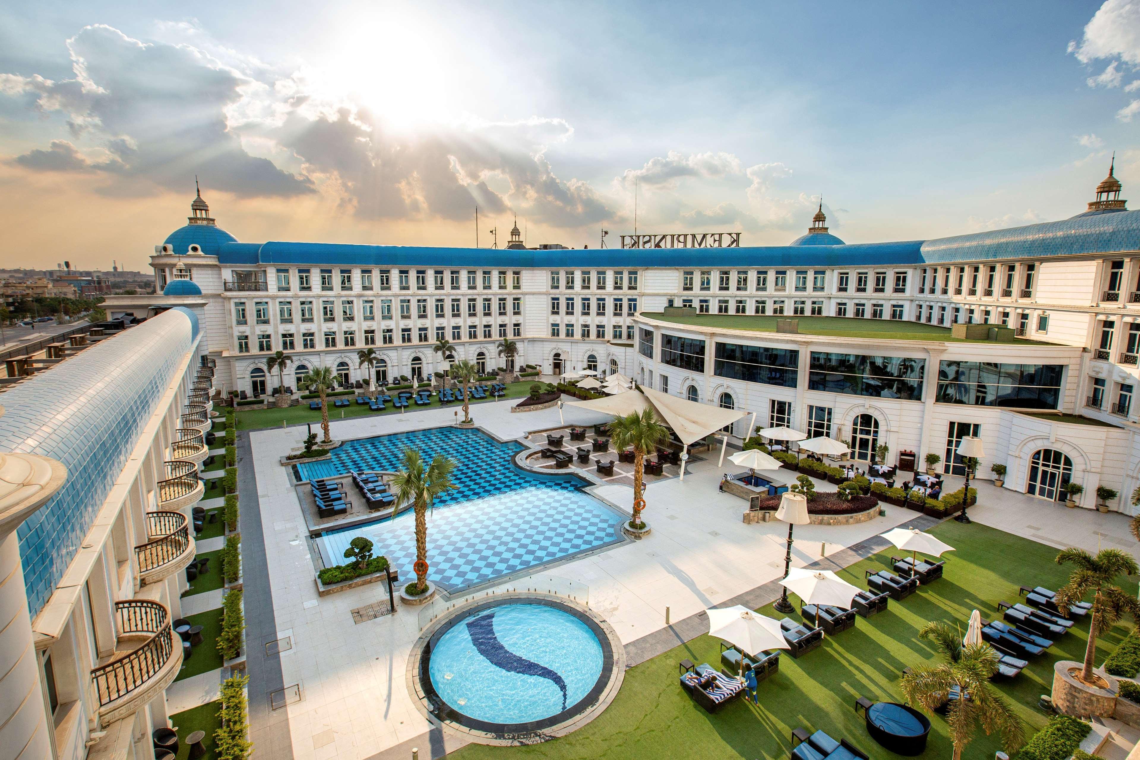 Royal Maxim Palace Kempinski קהיר מראה חיצוני תמונה The hotel's courtyard